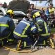 Fotos de Mulher fica com pé preso em ferragens após acidente entre moto e carro, em Maringá