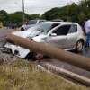 Fotos de Mulher perde controle do veículo e derruba poste em Maringá