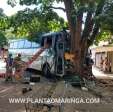 Fotos de Ônibus adesivado com logo da chapecoense sofre acidente em Maringá-pr