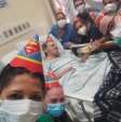 Fotos de Paciente internado com complicações da COVID-19 ganha festa de aniversário em hospital de Maringá