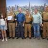 Fotos de Policial militar, que de folga salvou a vida de uma mulher, é homenageado pelo prefeito municipal de Maringá