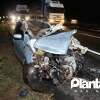 Fotos de Veículo invade pista contrária e bate em dois caminhões e deixa dois moradores de Maringá com ferimentos graves