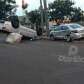 Fotos de Vídeo mostra momento em que caminhonete capota, após bater em carro estacionado em Maringá