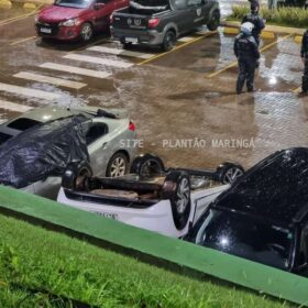 Fotos de Carro com três estudantes cai de estacionamento de faculdade em Maringá