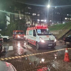 Fotos de Carro com três estudantes cai de estacionamento de faculdade em Maringá