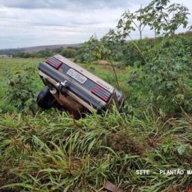 Fotos de Motorista fica ferido após perder controle de carro e sair da pista em Maringá