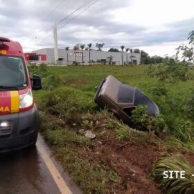 Fotos de Motorista fica ferido após perder controle de carro e sair da pista em Maringá