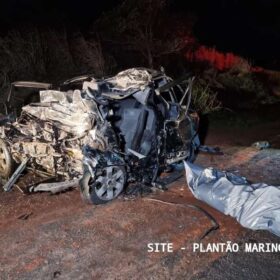 Fotos de Motorista morre após bater carro de frente com carreta na Região de Maringá