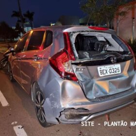 Fotos de Pai e filho ficam feridos após moto bater na traseira de carro estacionado em Maringá