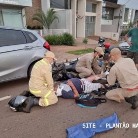 Fotos de Pai e filho ficam feridos após moto bater na traseira de carro estacionado em Maringá