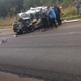 Fotos de Policial rodoviário sofre ferimentos graves ao bater viatura contra carro forte na região