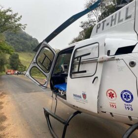 Fotos de Policial rodoviário sofre ferimentos graves ao bater viatura contra carro forte na região