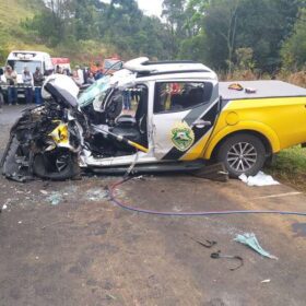 Fotos de Policial rodoviário sofre ferimentos graves ao bater viatura contra carro forte na região