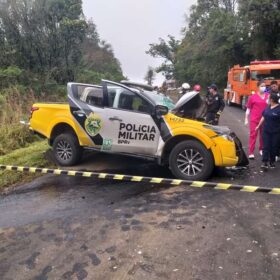 Fotos de Policial rodoviário sofre ferimentos graves ao bater viatura contra carro forte na região