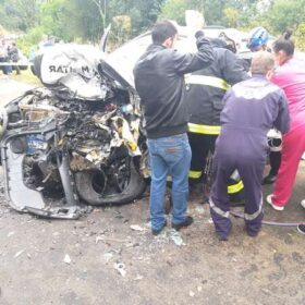 Fotos de Policial rodoviário sofre ferimentos graves ao bater viatura contra carro forte na região