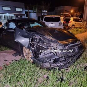 Fotos de Porsche avaliado em mais de R$ 1 milhão é destruído após motorista bater em quatro carros estacionados em Maringá