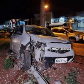 Fotos de Porsche avaliado em mais de R$ 1 milhão é destruído após motorista bater em quatro carros estacionados em Maringá