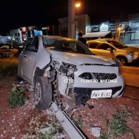 Fotos de Porsche avaliado em mais de R$ 1 milhão é destruído após motorista bater em quatro carros estacionados em Maringá