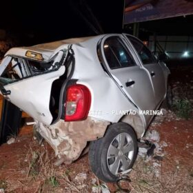 Fotos de Porsche avaliado em mais de R$ 1 milhão é destruído após motorista bater em quatro carros estacionados em Maringá