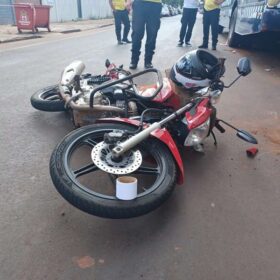 Fotos de Câmera registra motorista invadindo preferencial e deixando motociclista em estado gravíssimo em Maringá