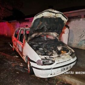 Fotos de Em Maringá; Após acidente casal coloca fogo em carro roubado