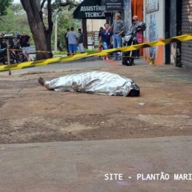 Fotos de Homem é morto com facada no peito no Jardim Alvorada em Maringá