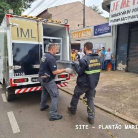 Fotos de Homem é morto com facada no peito no Jardim Alvorada em Maringá