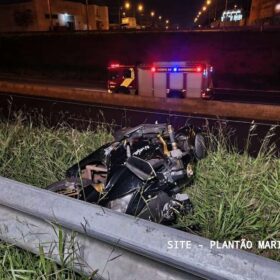 Fotos de Motociclista despenca de uma altura de aproximadamente 5 metros e cai no Contorno Norte em Maringá