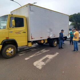 Fotos de Motociclista é intubado após bater em caminhão em Maringá