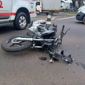 Fotos de Motociclista é intubado após bater em caminhão em Maringá