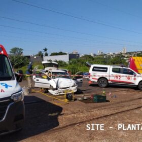 Fotos de Caminhão faz conversão proibida e deixa 6 pessoas feridas em Maringá