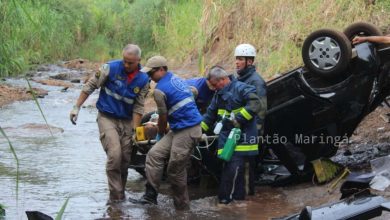 Fotos de Acidente faz carro voar, cerca de 30 metros e cair dentro de rio em Maringá