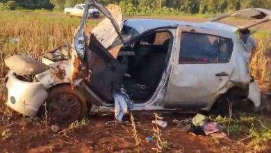 Fotos de Após roubo, assaltante morre e outro fica gravemente ferido depois de capotar carro