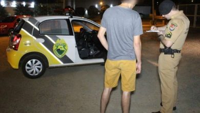 Fotos de Assaltantes armados roubam carro em estacionamento de supermercado e fazem proprietário refém em Maringá