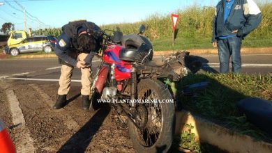 Fotos de Câmera flagra choque de motociclista com carreta na BR-376 trevo da coroaves em Maringá; vídeo