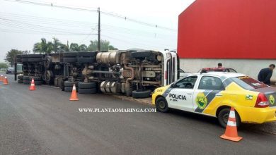 Fotos de Carreta tomada de assalto em Piraí do Sul - PR tomba em Maringá; o caminhoneiro pode estar em poder dos criminosos