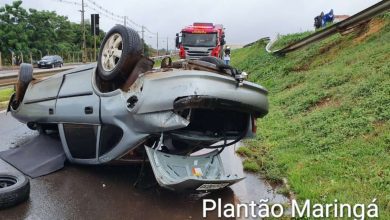 Fotos de Carro capota após aquaplanar na rodovia PR-323 em Paiçandu