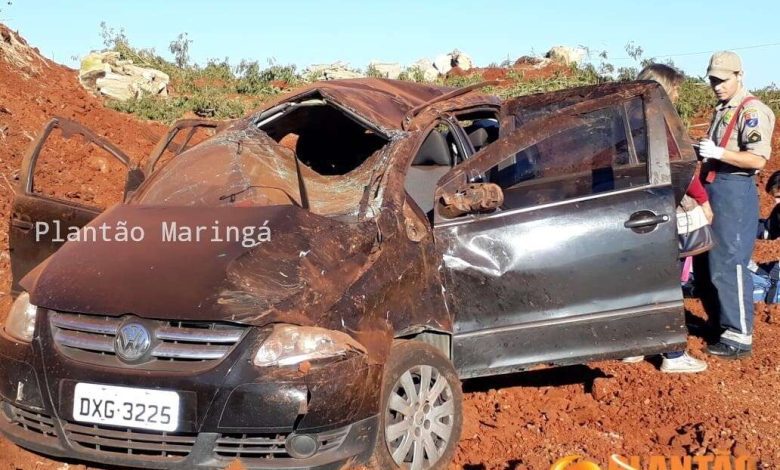 Fotos de Carro com seis ocupantes capota e deixa três pessoas feridas na rodovia PR-323 entre Água Boa e Paiçandu