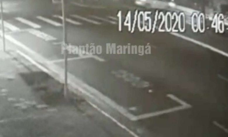 Fotos de Carro derruba alambrado e invade Parque do Ingá em Maringá