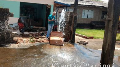 Fotos de Carro derruba muro e invade residência em Maringá