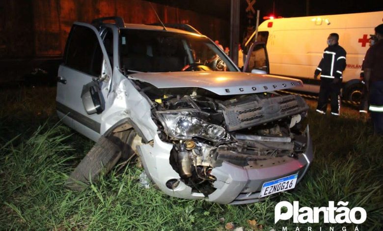 Fotos de Carro é atingido por trem em Sarandi e motorista precisou ser intubado