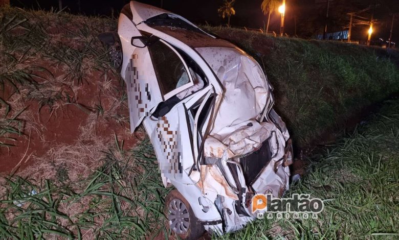 Fotos de Carro fica destruído após capotamento em Sarandi