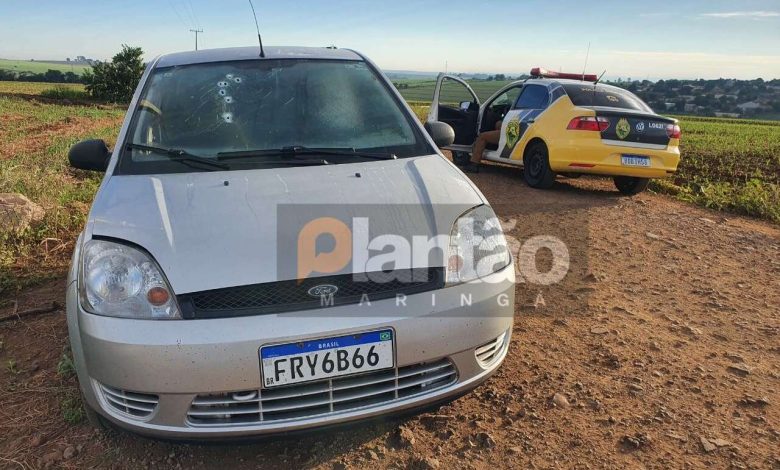 Fotos de Carro que pode ter sido usado em tentativa de homicídio em Maringá, é encontrado com marcas de tiros