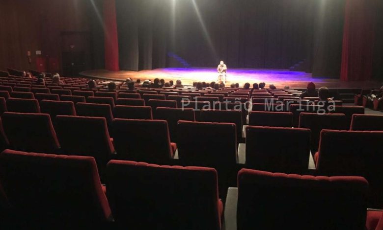 Fotos de Casa vazia; show de comediante nacional vende apenas 40 ingressos na região de Maringá