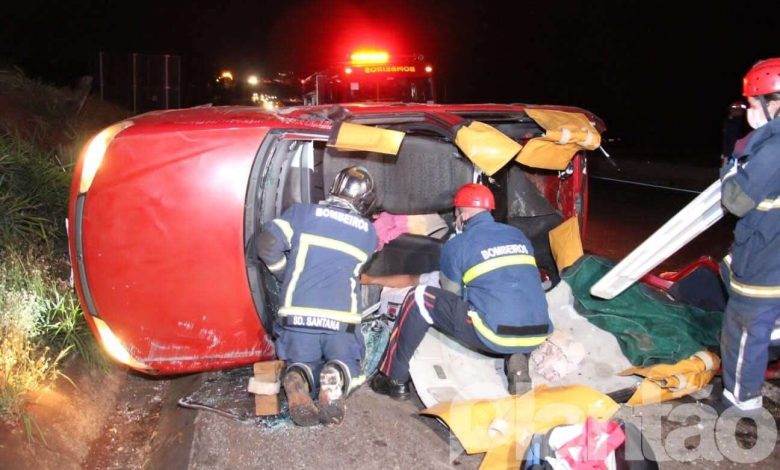 Fotos de Casal fica ferido após carro capotar na rodovia BR-376 entre Sarandi e Marialva