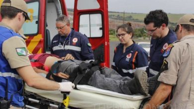 Fotos de Condutor de motocicleta sofre ferimentos após colisão com carro em Maringá