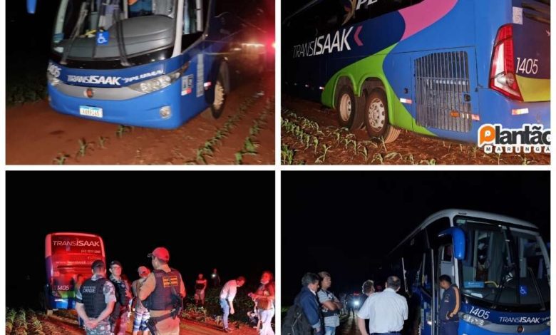 Fotos de Criminosos fortementes armados roubam ônibus com 38 passageiros em Floresta