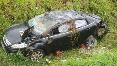 Fotos de Dois carros capotam após colisão na rodovia BR-376