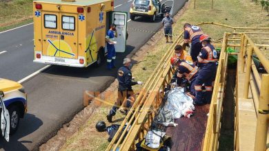 Fotos de Dois motociclistas morrem ao bater moto contra passarela, em Mandaguaçu