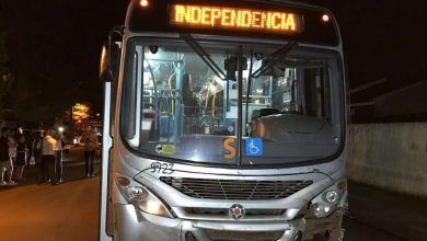 Fotos de Duas pessoas ficaram feridas após colisão com ônibus cidade verde em Maringá